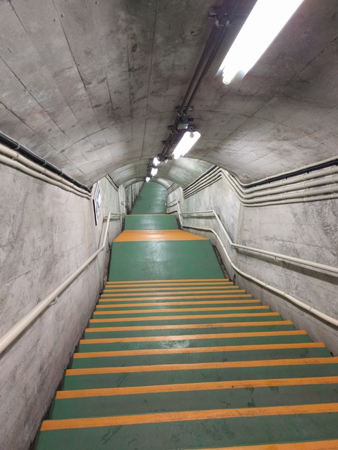 Image for 駅まで続く階段